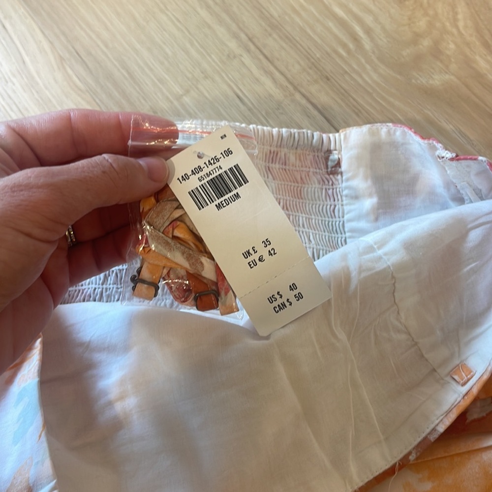 NWT- Abercrombie & fitch floral bandeau top, size medium - Picture 2 of 3